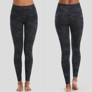 Spanx Seamless Leggings Women’s Camo Print Size L